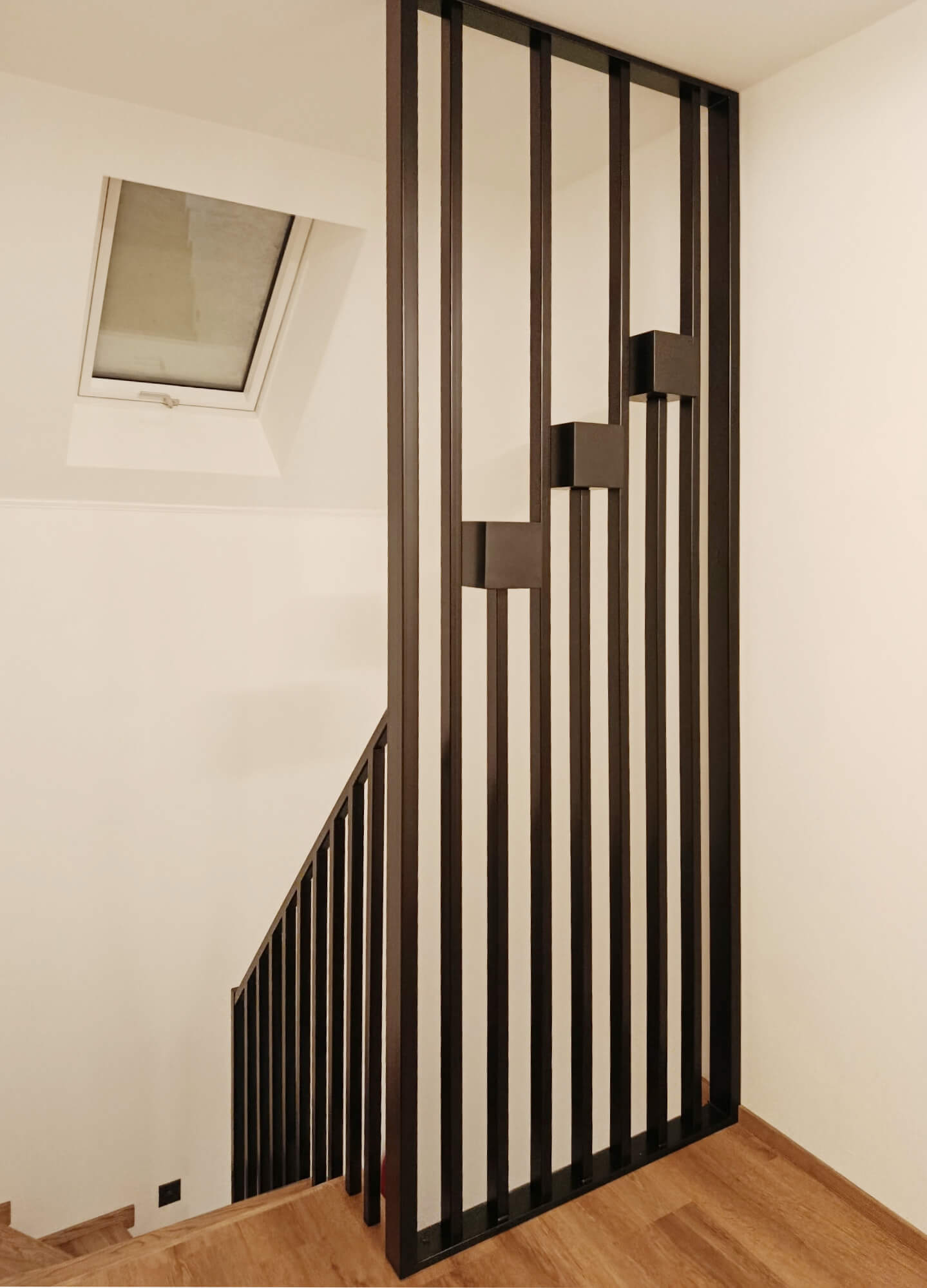 čierne kovové zábradlie na schody, Vychylovka, Stará Bystrica, kvalitné schodiskové zábradlie na mieru